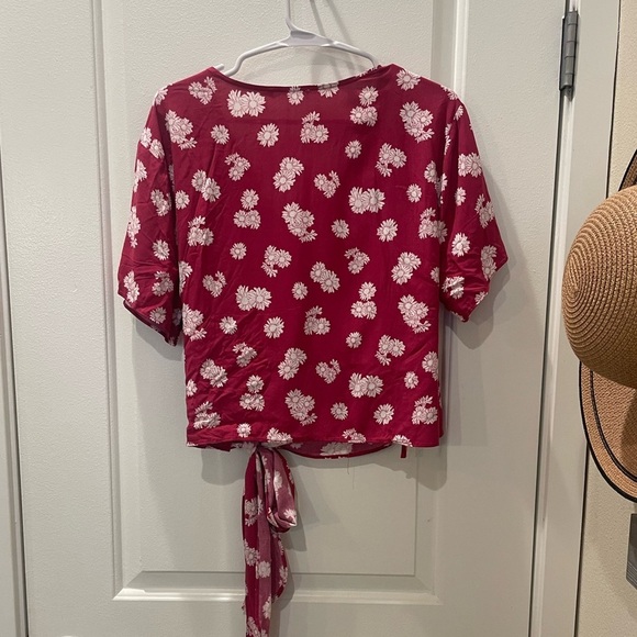 NEW…LUSH Ranya Faux Cropped Floral Wrap - Picture 5 of 5